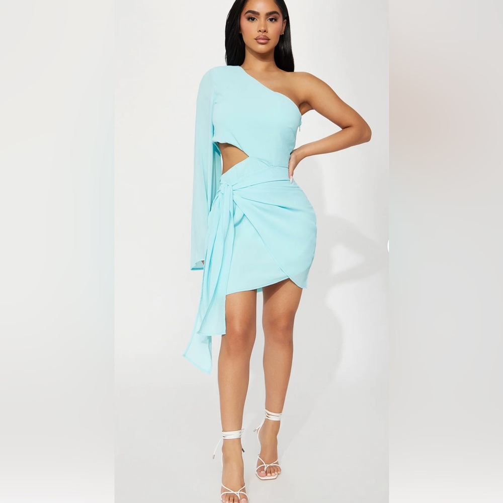 Light blue/turquoise one should dress size XL